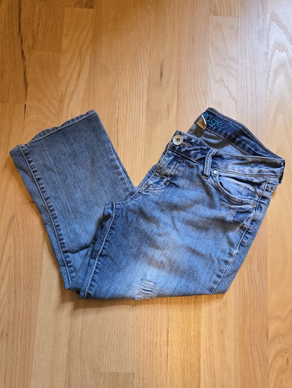 Lightwash Distressed Skinny Jean Capris